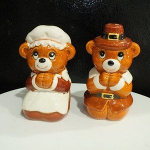 Vintage Lefton Thanksgiving Pilgrim Bears Salt and Pepper Shakers